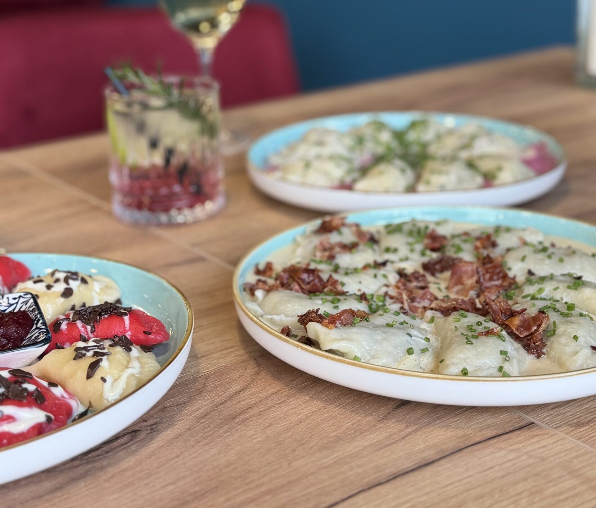 Najlepsze pierogi w Łodzi – gdzie zjeść naprawdę dobre pierogi? W Bistro Słodko czy Wytrawnie przy ul. Piotrkowskiej 103/105 znajdziesz najlepsze.